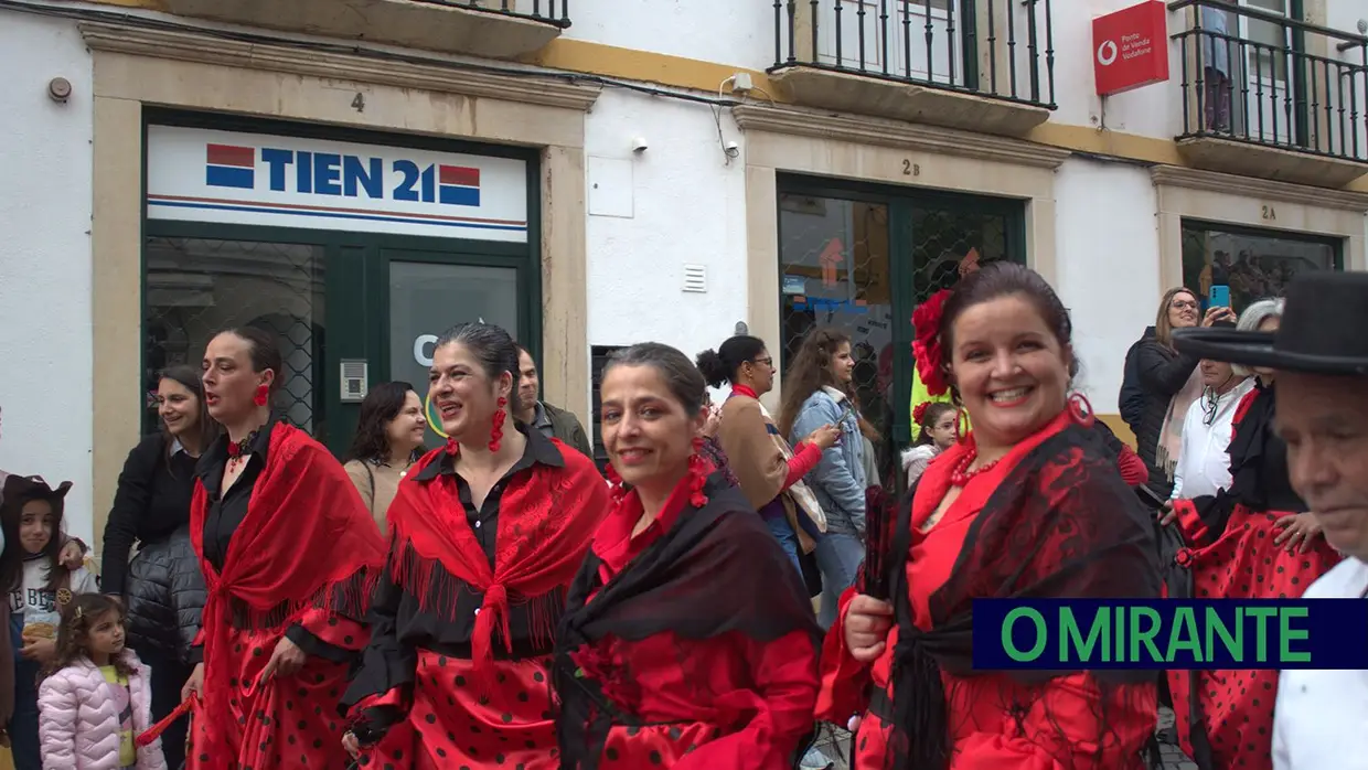 Carnaval de Tomar termina com milhares a assistir ao desfile