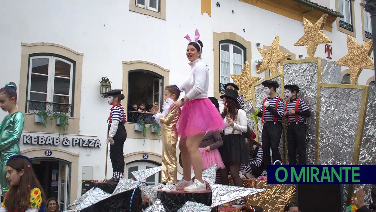 Carnaval de Tomar termina com milhares a assistir ao desfile