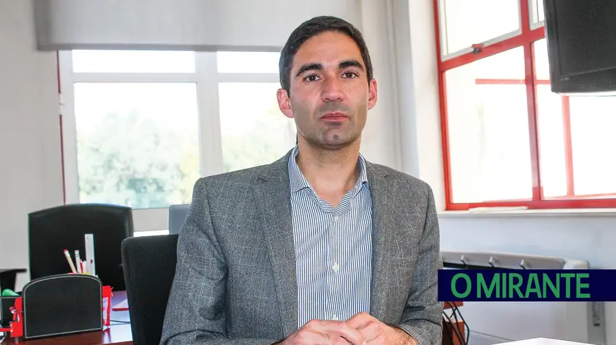 Constância atribui 22 bolsas de estudo a alunos do ensino secundário