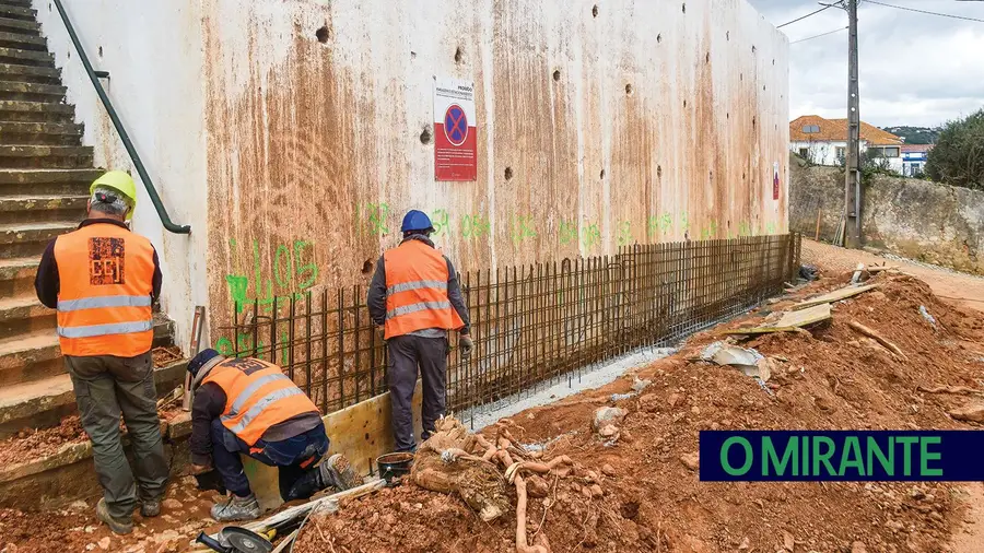 Obras para evitar colapso de muro junto ao Convento de São Francisco em Alenquer