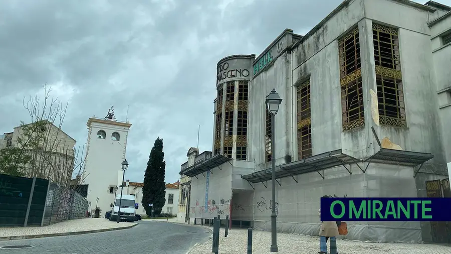 Câmara de Santarém assina escritura para compra do Teatro Rosa Damasceno em Abril Câmara de Santarém assina escritura para compra do Teatro Rosa Damasceno em Abril