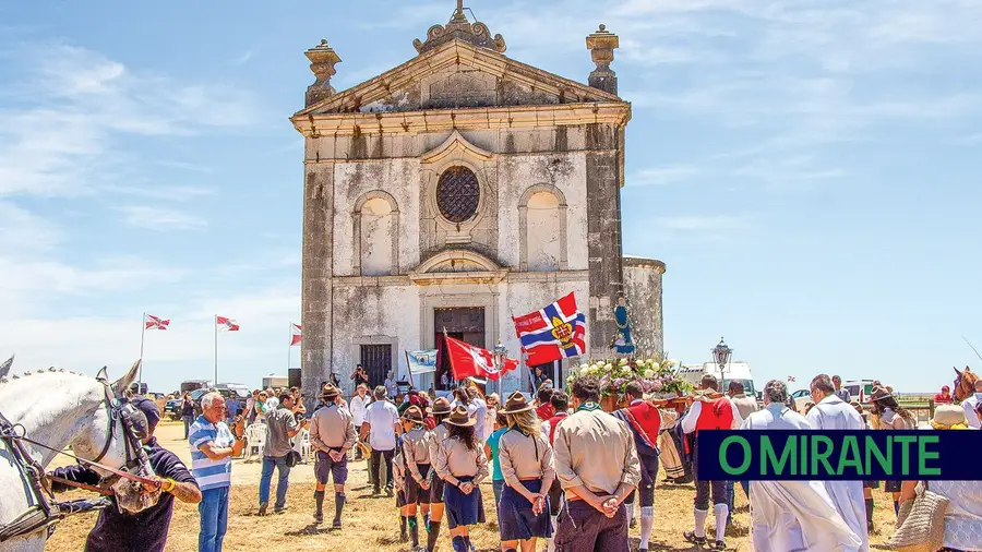 Igreja de Alcamé recebe obras com promessa de ficar pronta na romaria de Verão