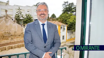 Carlos Alves: professor, músico, dirigente e autarca que está a implementar novas estratégias para Arruda dos Vinhos Carlos Alves: professor, músico, dirigente e autarca que está a implementar novas estratégias para Arruda dos Vinhos