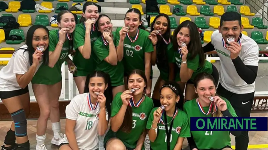 Voleibol da Casa do Povo de Rio Maior em segundo num torneio Voleibol da Casa do Povo de Rio Maior em segundo num torneio