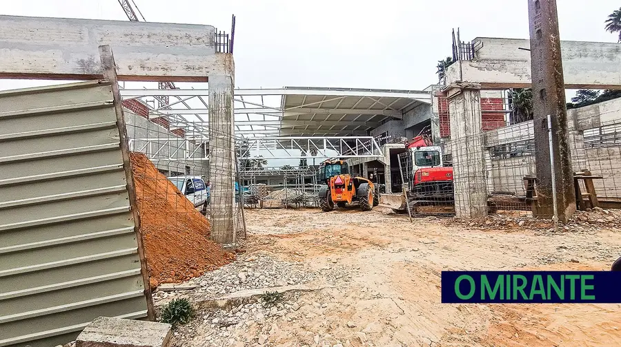 Piscinas da Chamusca sem financiamento e com obra muito atrasada Piscinas da Chamusca sem financiamento e com obra muito atrasada