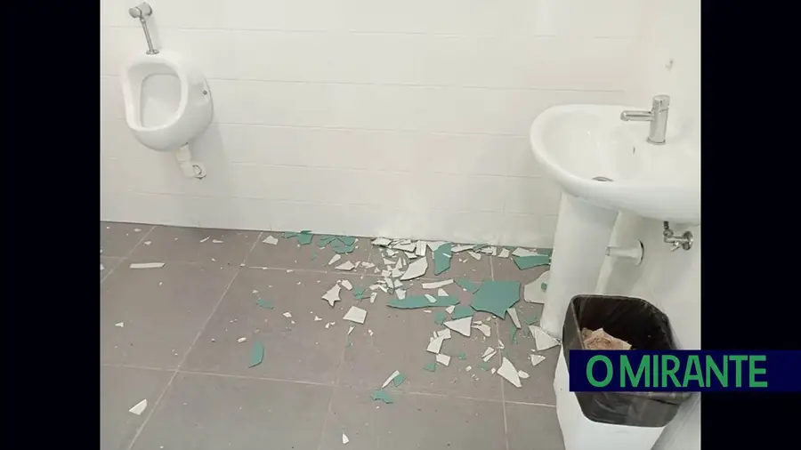 Vandalismo nas casas-de-banho do Parque do Carril em Alpiarça Vandalismo nas casas-de-banho do Parque do Carril em Alpiarça