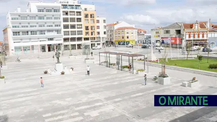 Estudo viabiliza duas rotundas e reabertura do trânsito pelo meio do Parque Central do Cartaxo Estudo viabiliza duas rotundas e reabertura do trânsito pelo meio do Parque Central do Cartaxo