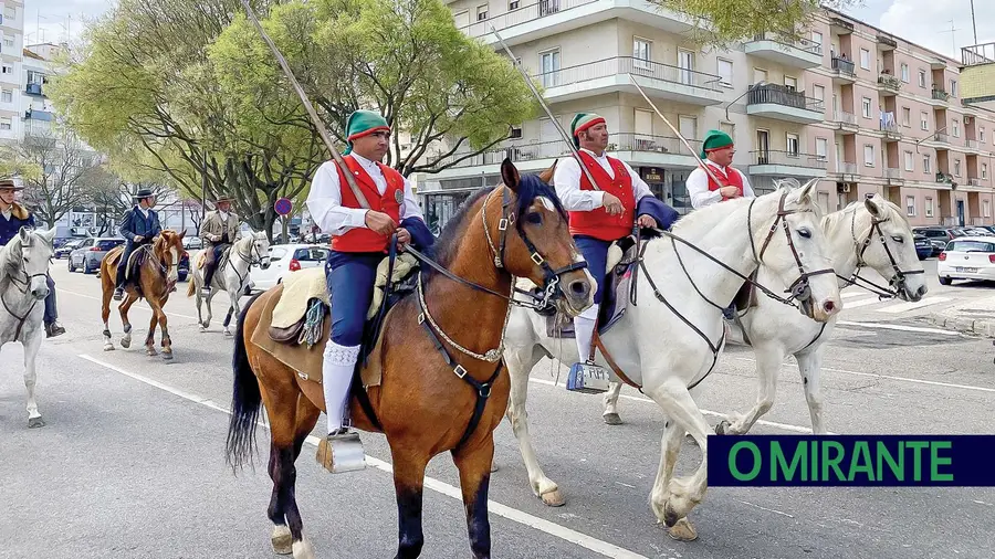 Campinos e charretes desfilaram pelas ruas de Santarém