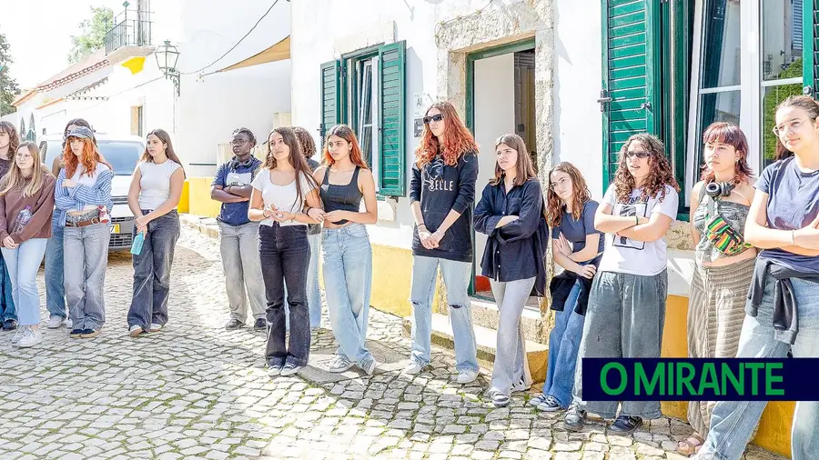 Durante três dias, vários jovens artistas participaram numa residência artística na Quinta Municipal da Subserra Durante três dias, vários jovens artistas participaram numa residência artística na Quinta Municipal da Subserra