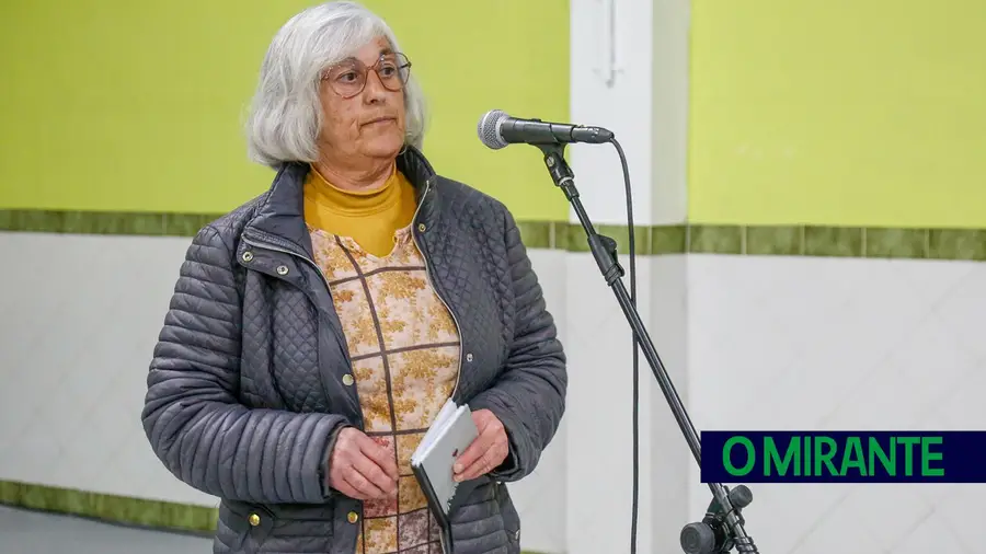 Passeio estreito em Vialonga preocupa peões