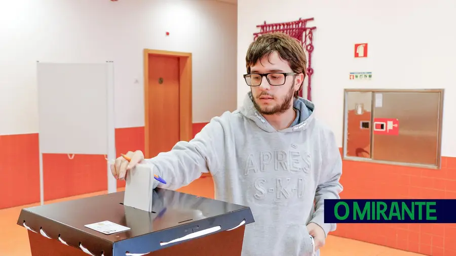 Mais de 377 mil eleitores elegem nove deputados entre 13 forças políticas em Santarém Mais de 377 mil eleitores elegem nove deputados entre 13 forças políticas em Santarém