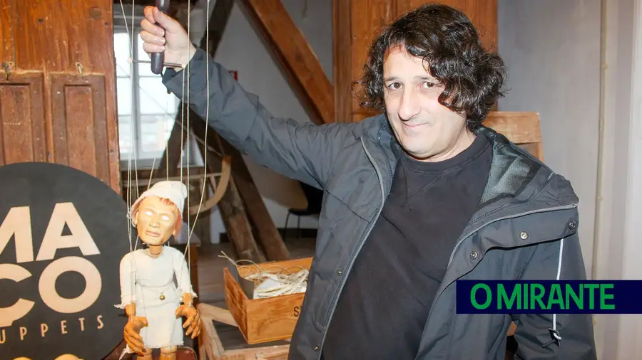 Nuno Fernandes e Sandro Ferreira dão a conhecer os seus trabalhos na Fábrica das Artes em Tomar Nuno Fernandes e Sandro Ferreira dão a conhecer os seus trabalhos na Fábrica das Artes em Tomar
