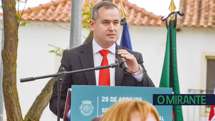 Por quem os sinos dobram Por quem os sinos dobram