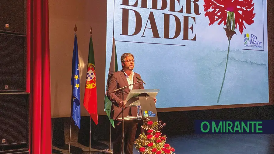 Filipe Santana Dias deixou no 25 de Abril perguntas para os “pseudopolíticos” Filipe Santana Dias deixou no 25 de Abril perguntas para os “pseudopolíticos”