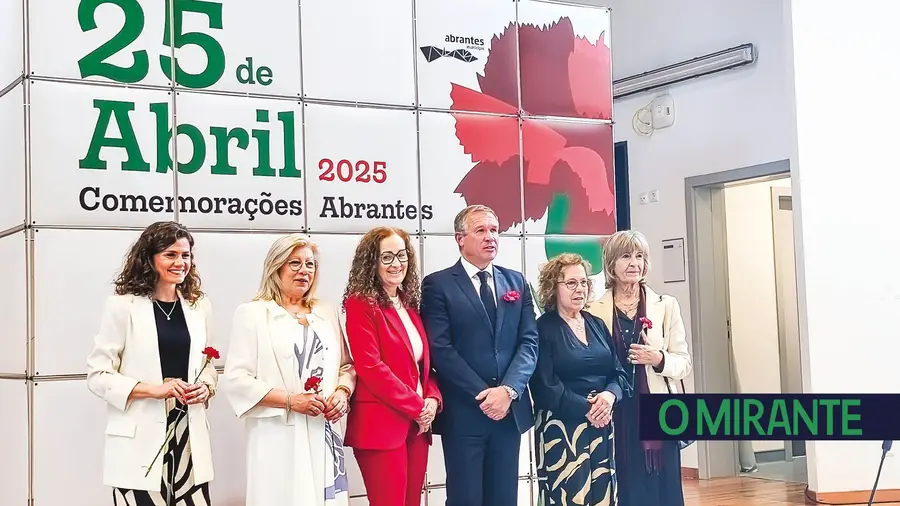 25 de Abril ainda exige “vigilância, participação e o empenho de todos” 25 de Abril ainda exige “vigilância, participação e o empenho de todos”