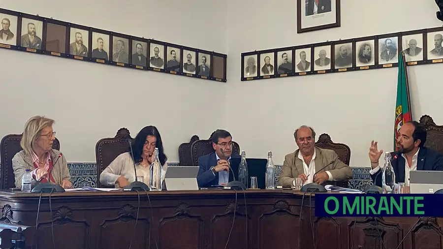 Vereadora do Chega em Santarém considera um insulto dizer-se que o partido é “um verbo de encher” Vereadora do Chega em Santarém considera um insulto dizer-se que o partido é “um verbo de encher”