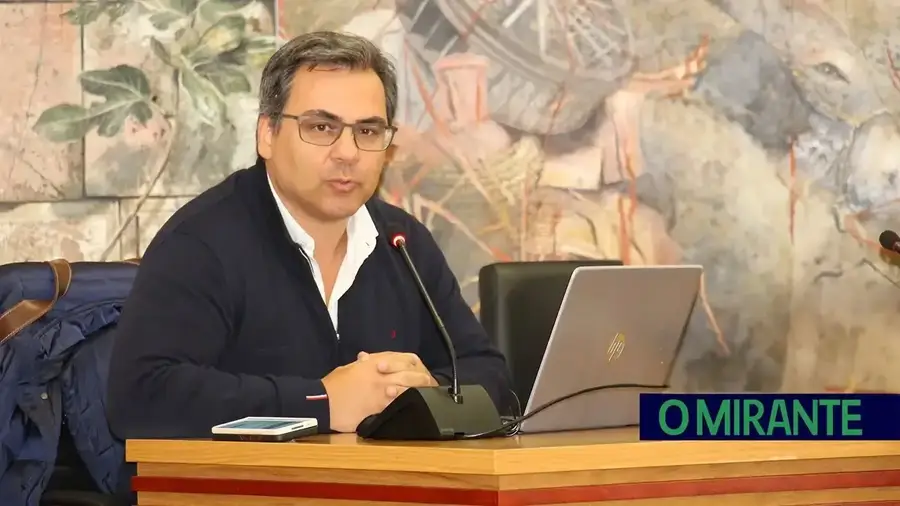 PSD de Torres Novas acusa município de falta de transparência em concursos para cargos dirigentes PSD de Torres Novas acusa município de falta de transparência em concursos para cargos dirigentes