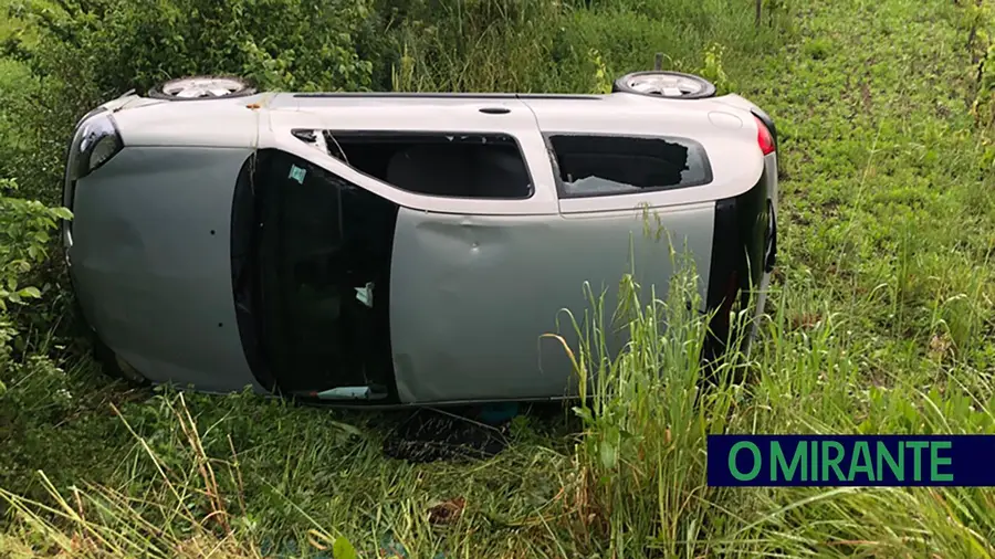 Acidente aparatoso em estrada de Arruda dos Vinhos Acidente aparatoso em estrada de Arruda dos Vinhos