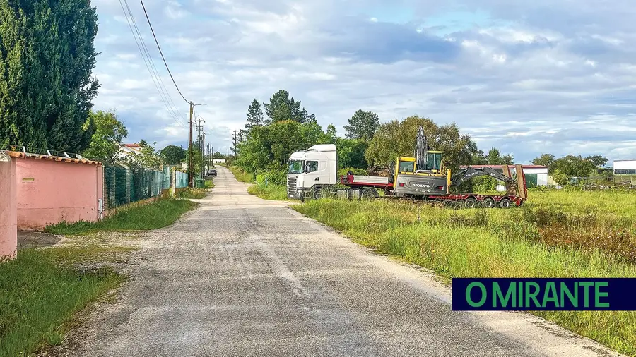 Moradores de Foros da Charneca continuam a queixar-se de trabalhos de empresa Moradores de Foros da Charneca continuam a queixar-se de trabalhos de empresa