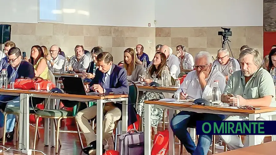 Chega acusado de hipocrisia por votar contra plano anti-corrupção na Câmara de Santarém Chega acusado de hipocrisia por votar contra plano anti-corrupção na Câmara de Santarém