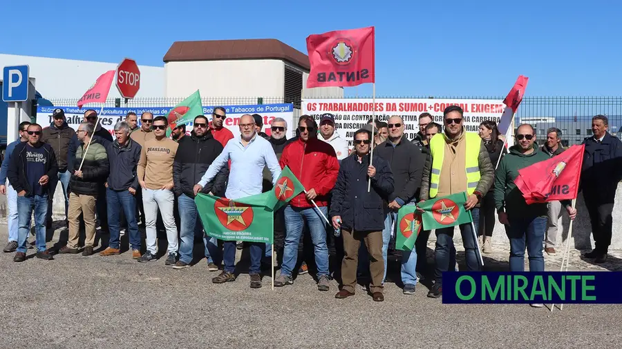 Trabalhadores da Sumol+Compal em Almeirim em greve por aumentos salariais e contra desigualdades Trabalhadores da Sumol+Compal em Almeirim em greve por aumentos salariais e contra desigualdades