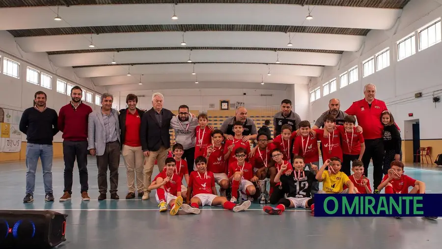 Infantis da Casa do Benfica da Golegã vencem campeonato distrital Infantis da Casa do Benfica da Golegã vencem campeonato distrital