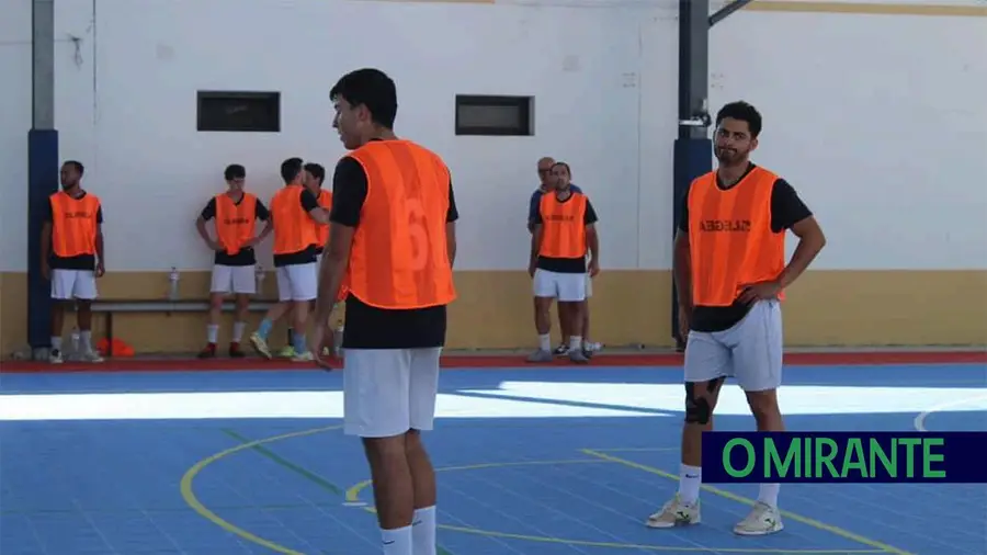 Parreira organiza torneio de futebol de cinco em Junho Parreira organiza torneio de futebol de cinco em Junho