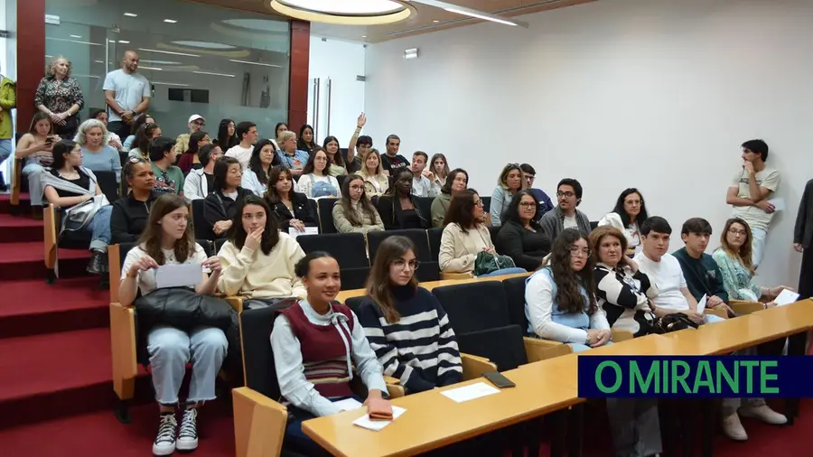 Alpiarça entrega 44 bolsas de estudos a alunos do ensino superior Alpiarça entrega 44 bolsas de estudos a alunos do ensino superior