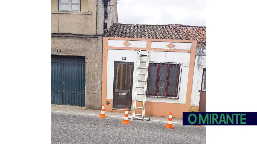 Morador da Chamusca queixa-se de elevados prejuízos por causa de trabalhos de operadoras de telecomunicações Morador da Chamusca queixa-se de elevados prejuízos por causa de trabalhos de operadoras de telecomunicações