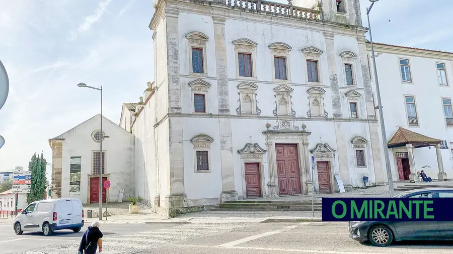Apoio municipal de 101 mil euros à Misericórdia de Santarém para pintar igreja Apoio municipal de 101 mil euros à Misericórdia de Santarém para pintar igreja