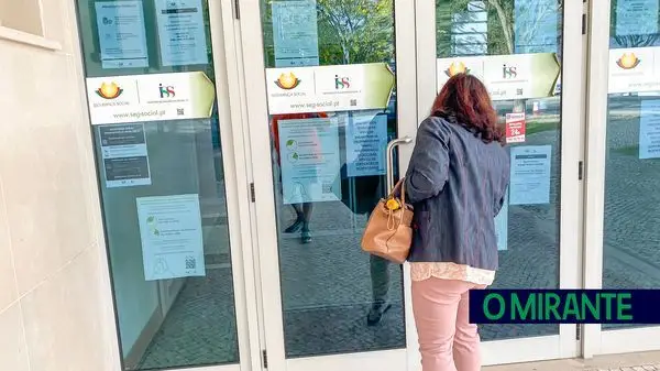 Atendimento da Segurança Social de Santarém reabre mas mantém-se o mistério dos cheiros Atendimento da Segurança Social de Santarém reabre mas mantém-se o mistério dos cheiros
