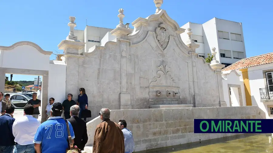 Chafariz pombalino de Arruda dos Vinhos recebe obras para impedir fugas de água Chafariz pombalino de Arruda dos Vinhos recebe obras para impedir fugas de água