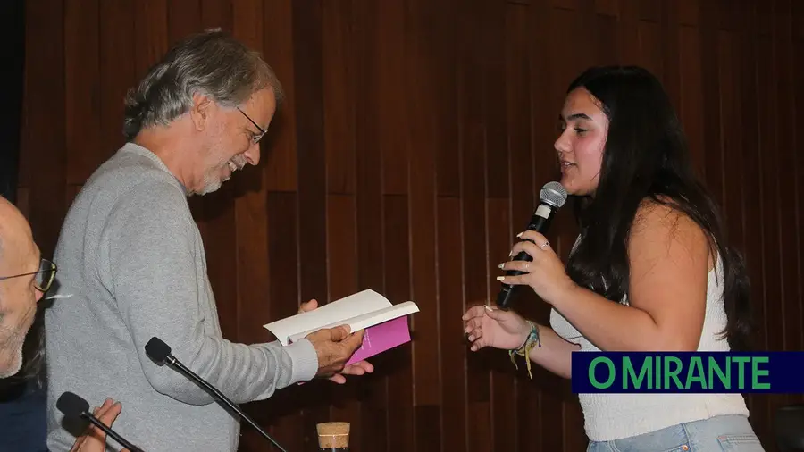 Mia Couto conversou com alunos das escolas de Tomar na iniciativa Bibliotecando Mia Couto conversou com alunos das escolas de Tomar na iniciativa Bibliotecando