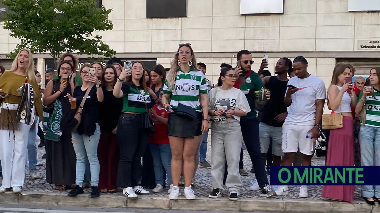 Adeptos do Sporting festejam bicampeonato em Santarém