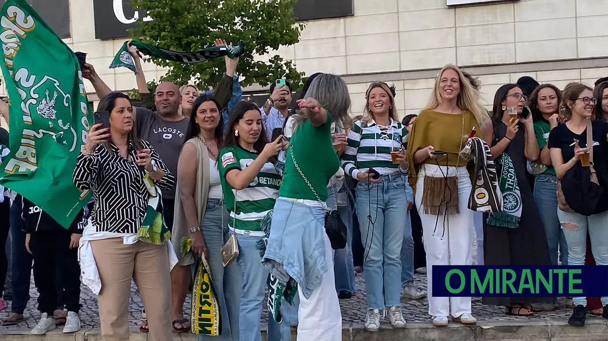 Adeptos do Sporting festejam bicampeonato em Santarém
