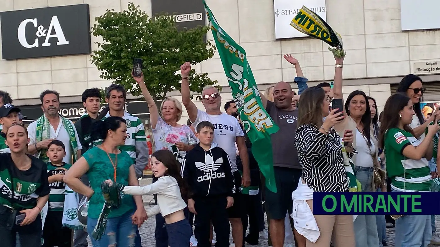 Adeptos do Sporting festejam bicampeonato em Santarém