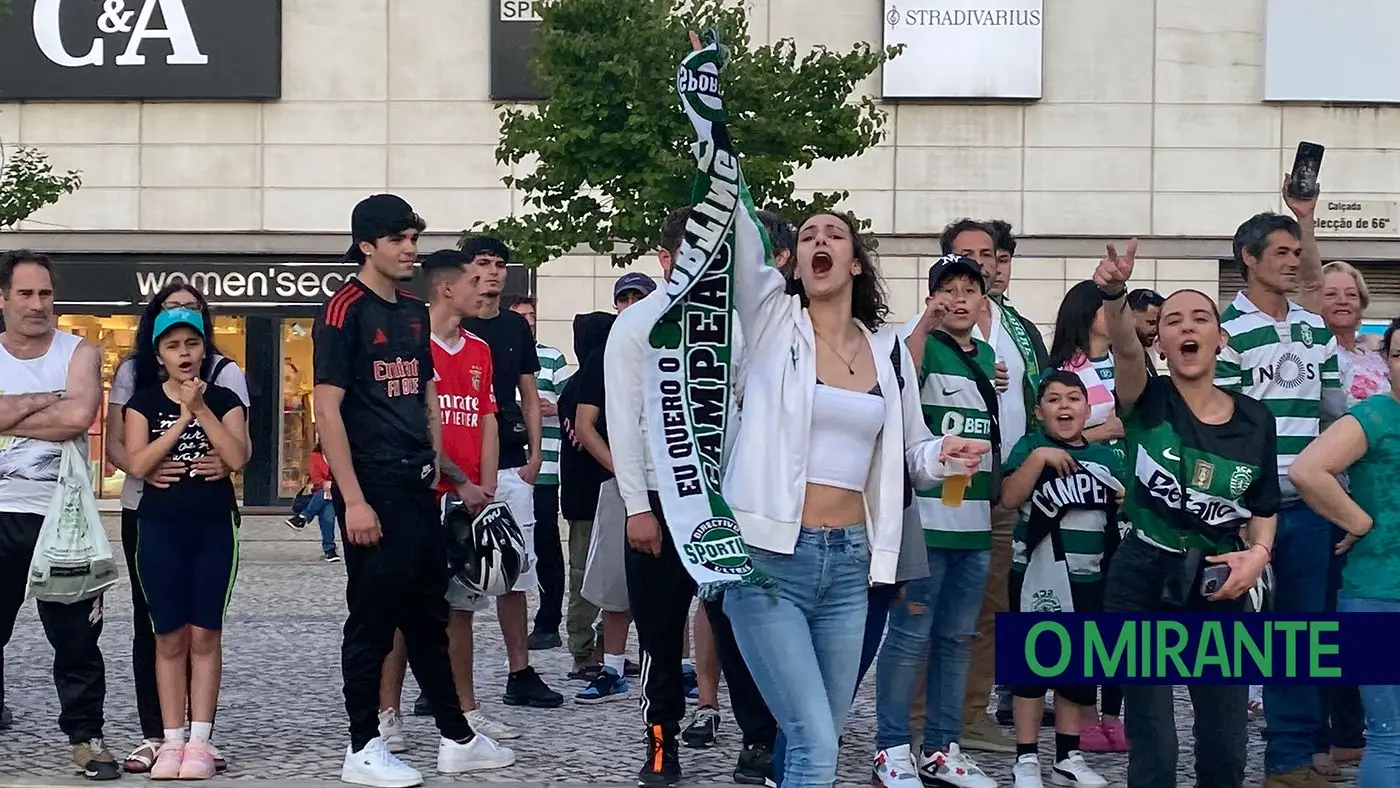 Adeptos do Sporting festejam bicampeonato em Santarém