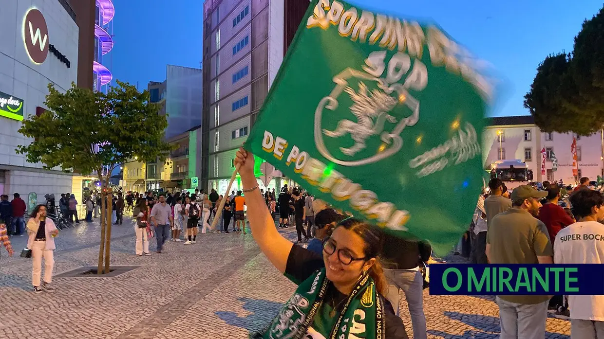 Adeptos do Sporting festejam bicampeonato em Santarém