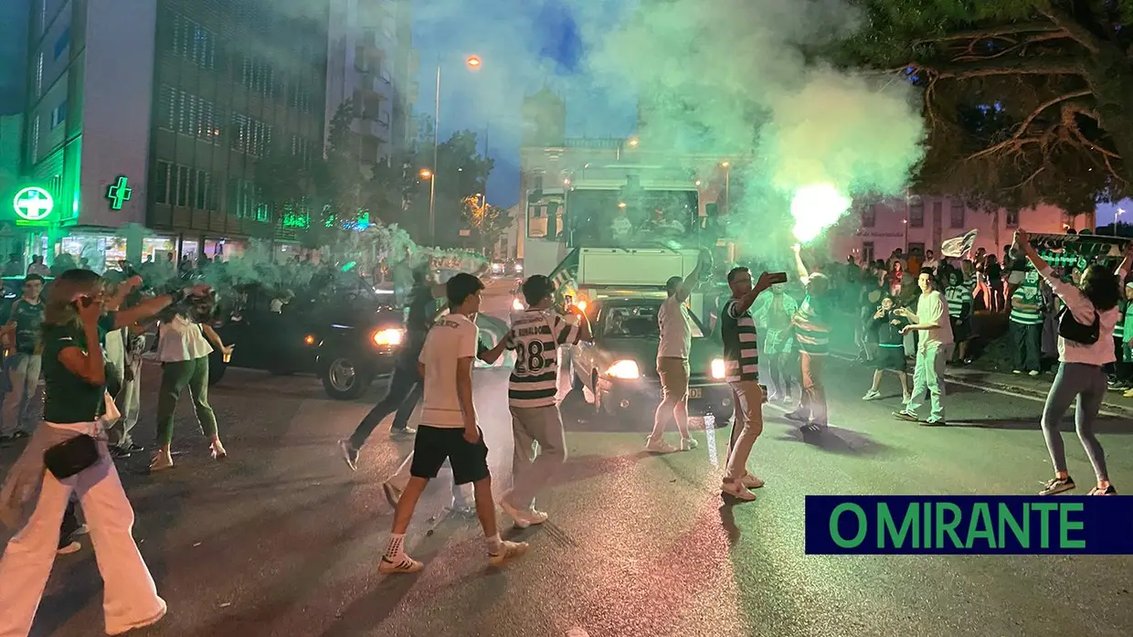 Adeptos do Sporting festejam bicampeonato em Santarém