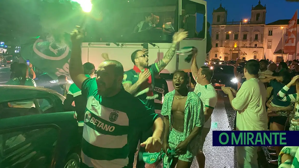 Adeptos do Sporting festejam bicampeonato em Santarém