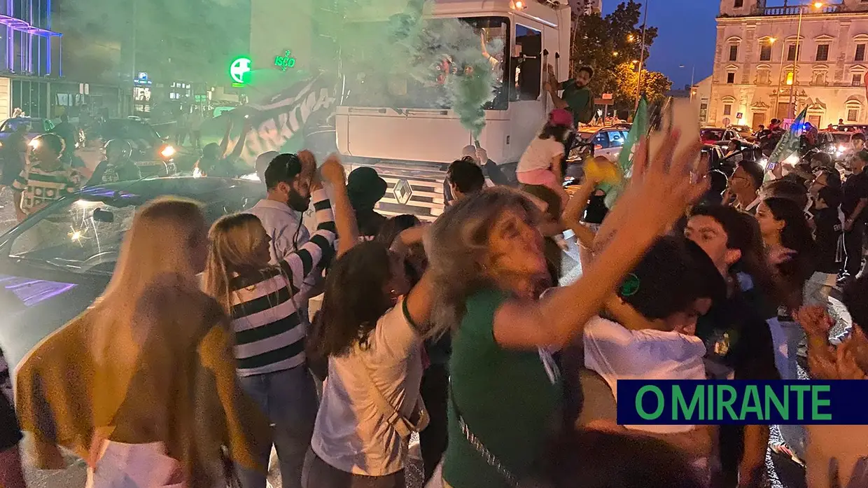 Adeptos do Sporting festejam bicampeonato em Santarém