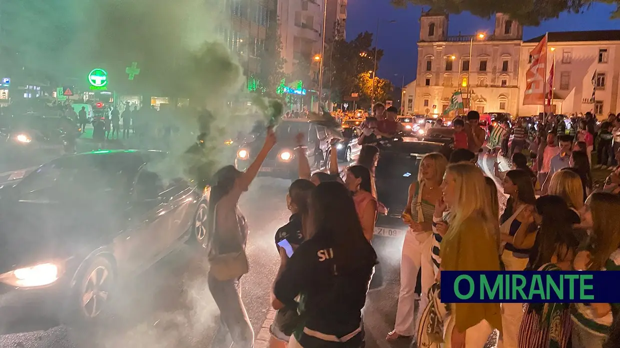 Adeptos do Sporting festejam bicampeonato em Santarém