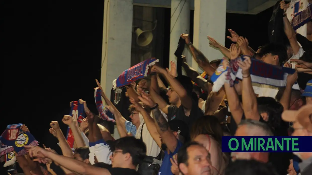 Festa da subida do Alverca celebrada efusivamente pela noite fora
