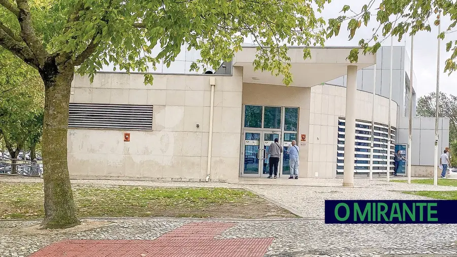 Atendimento da Segurança Social de Santarém reabre mas mantém-se o mistério dos cheiros Atendimento da Segurança Social de Santarém reabre mas mantém-se o mistério dos cheiros