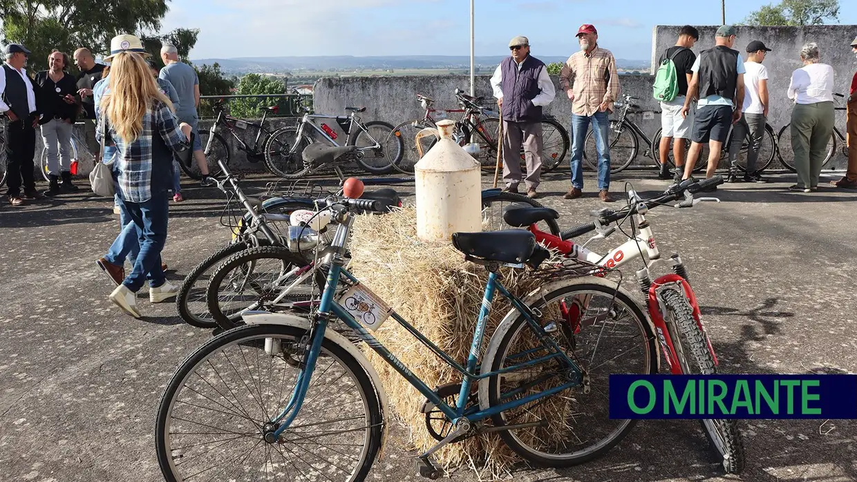 Passeio de Bicicletas Antigas na Moita do Norte com mais de 70 participantes