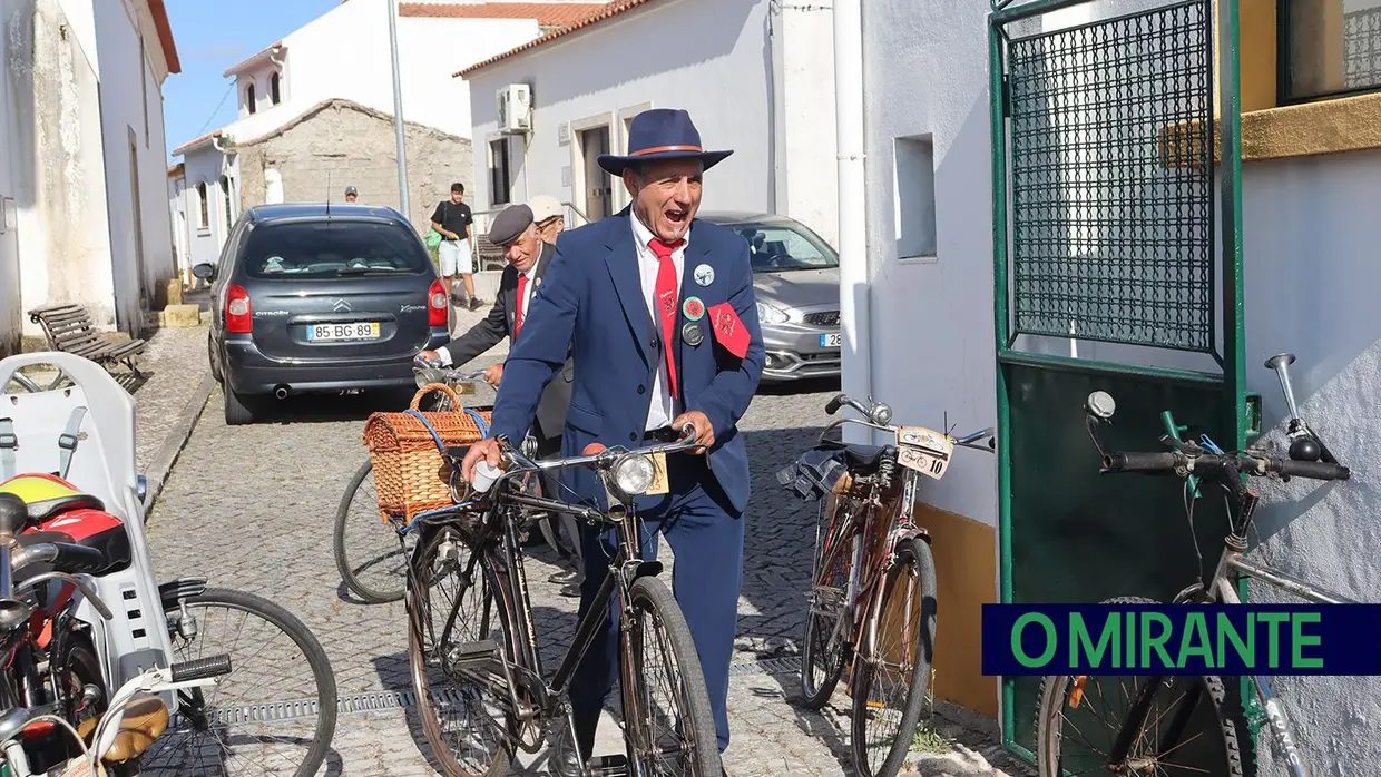 Passeio de Bicicletas Antigas na Moita do Norte com mais de 70 participantes