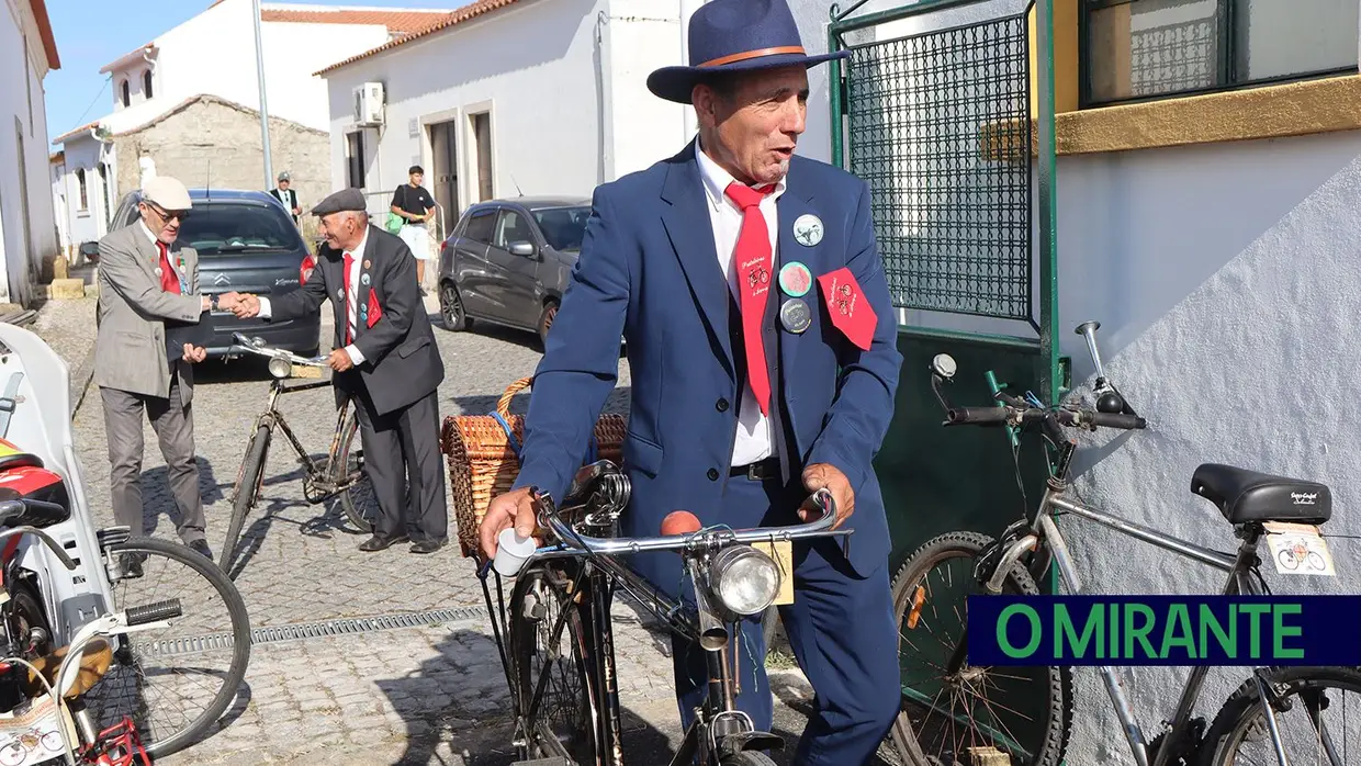 Passeio de Bicicletas Antigas na Moita do Norte com mais de 70 participantes
