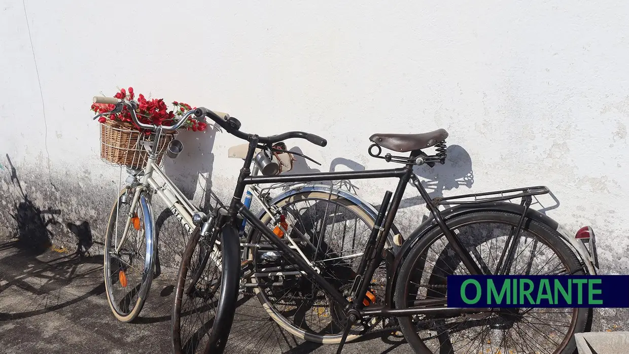 Passeio de Bicicletas Antigas na Moita do Norte com mais de 70 participantes
