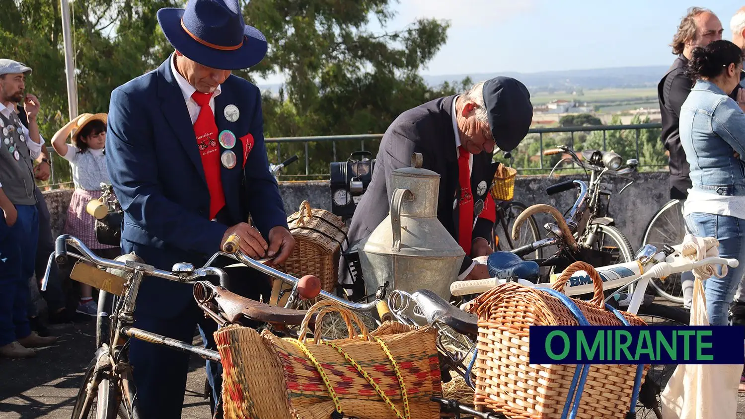 Passeio de Bicicletas Antigas na Moita do Norte com mais de 70 participantes