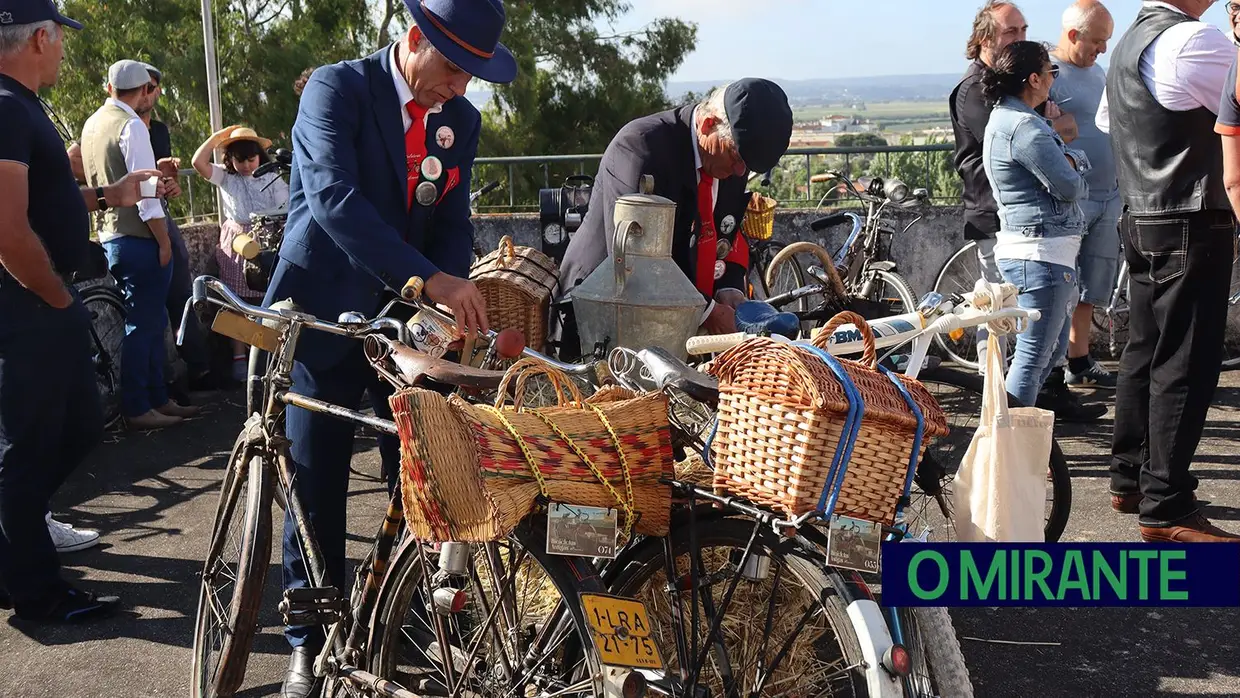 Passeio de Bicicletas Antigas na Moita do Norte com mais de 70 participantes